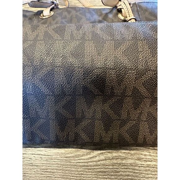 Michael Kors Brown Leather Tote Handbag. Gold Hardware. No Inside Stains. - Picture 4 of 9